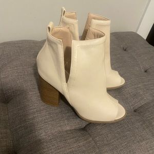Pink lily size 7.5 cream